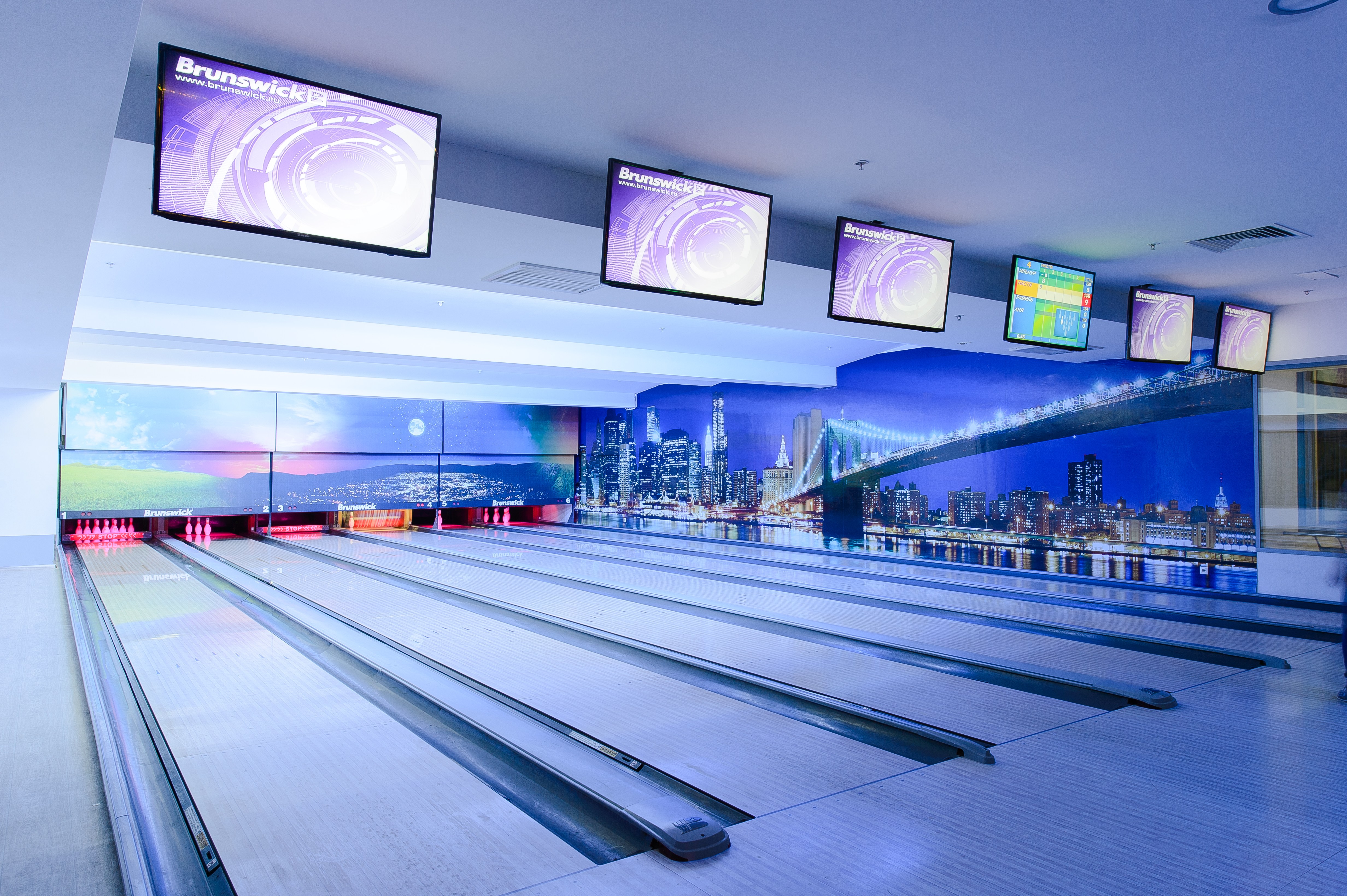 Боулинг-центр Bouling1 в Ижевске — дорожки Brunswick